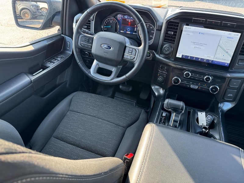 Ford F-150 Vehicle Full-screen Gallery Image 14