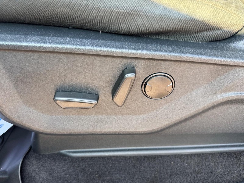 Ford F-150 Vehicle Full-screen Gallery Image 17