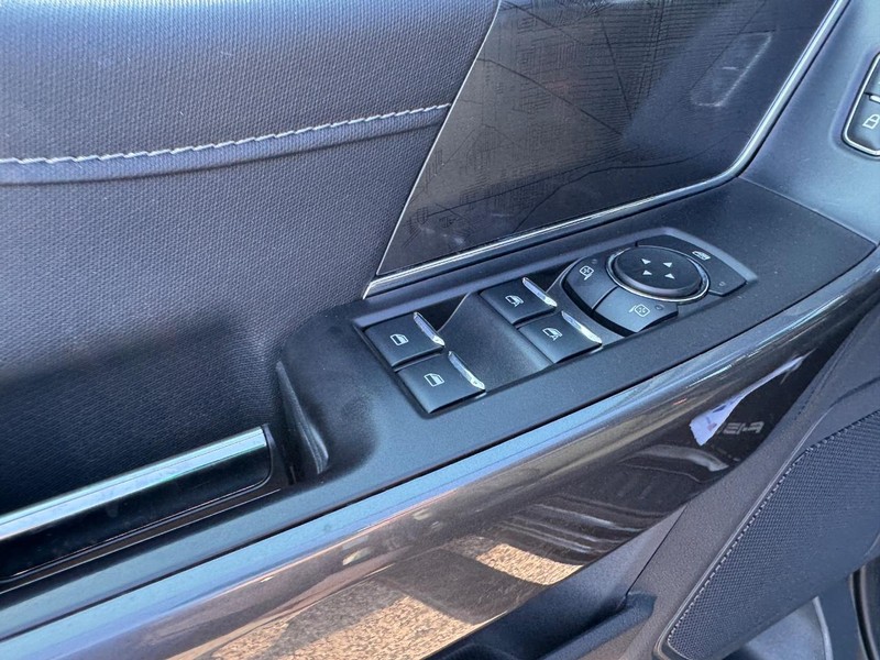 Ford F-150 Vehicle Full-screen Gallery Image 18