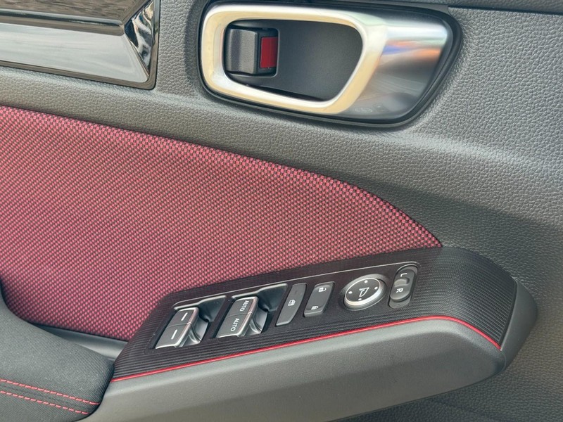 Honda Civic Si Vehicle Full-screen Gallery Image 25