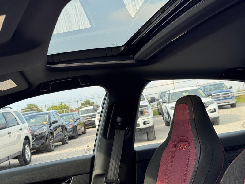 Honda Civic Si Vehicle Full-screen Gallery Image 27