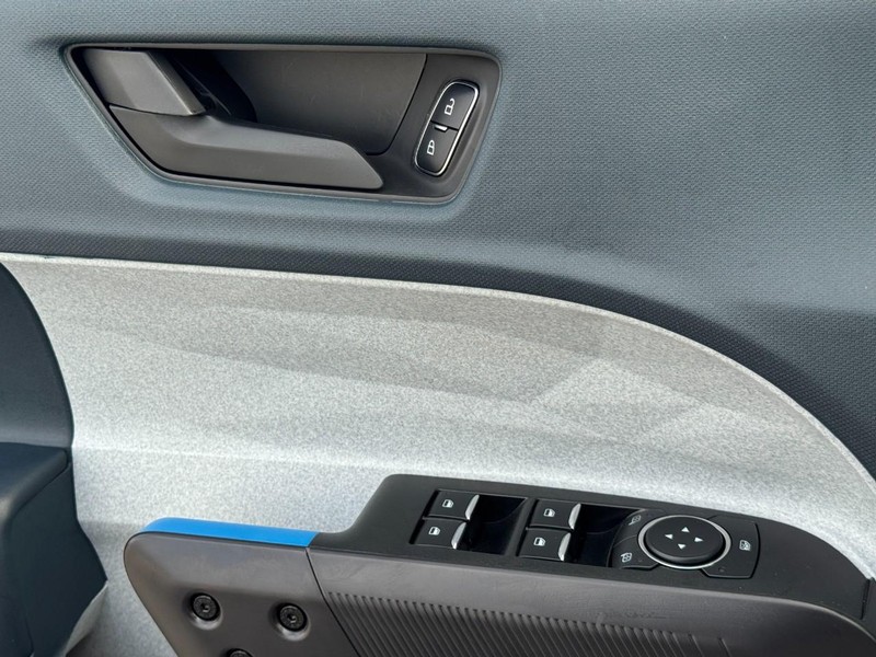 Ford Maverick Vehicle Full-screen Gallery Image 24
