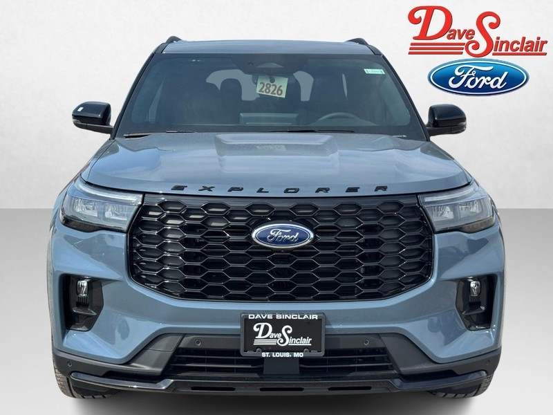 Ford Explorer Vehicle Full-screen Gallery Image 02