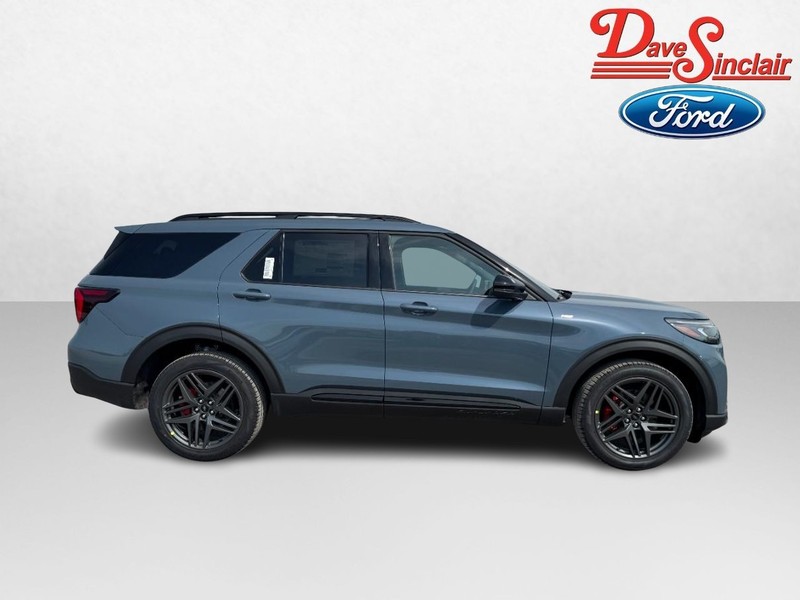 Ford Explorer Vehicle Full-screen Gallery Image 05