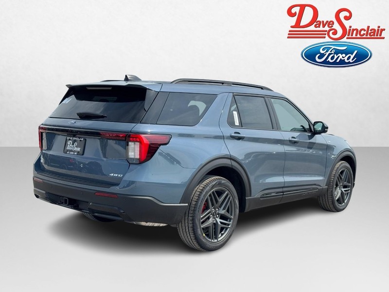 Ford Explorer Vehicle Full-screen Gallery Image 07