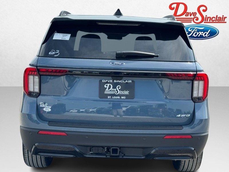 Ford Explorer Vehicle Full-screen Gallery Image 08