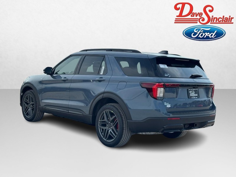 Ford Explorer Vehicle Full-screen Gallery Image 09