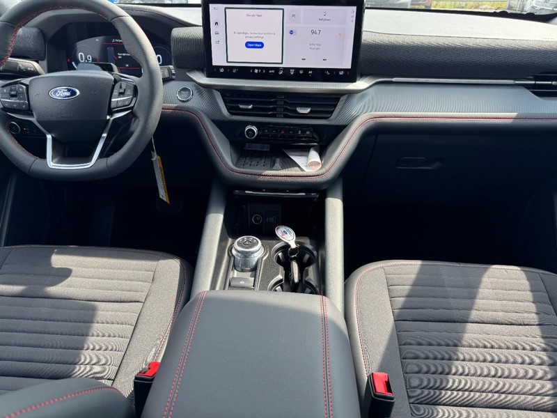 Ford Explorer Vehicle Full-screen Gallery Image 15