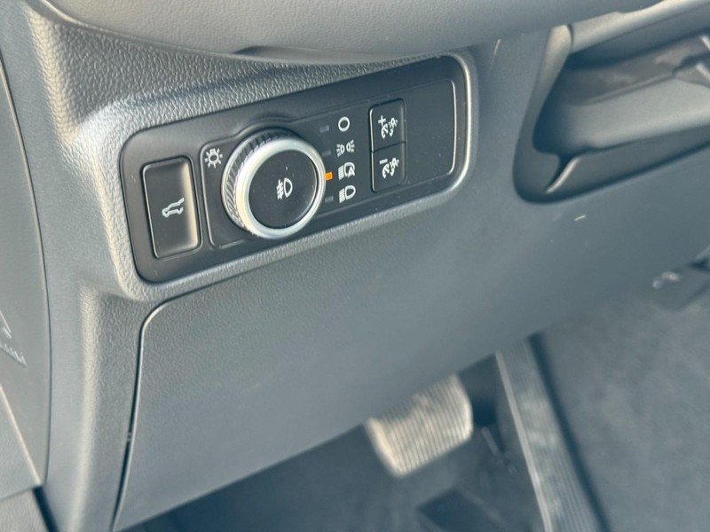 Ford Explorer Vehicle Full-screen Gallery Image 17