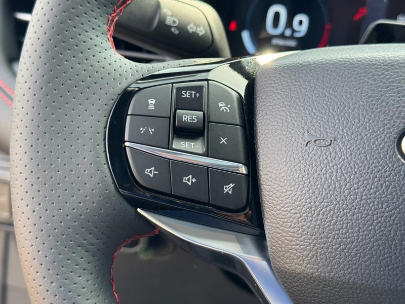 Ford Explorer Vehicle Full-screen Gallery Image 18