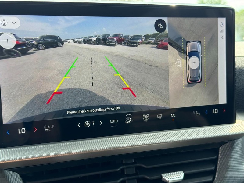 Ford Explorer Vehicle Full-screen Gallery Image 20