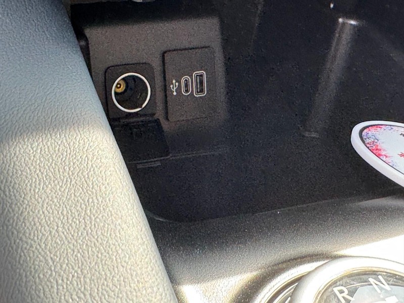 Ford Explorer Vehicle Full-screen Gallery Image 21