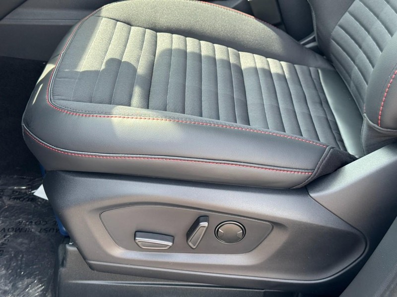 Ford Explorer Vehicle Full-screen Gallery Image 25