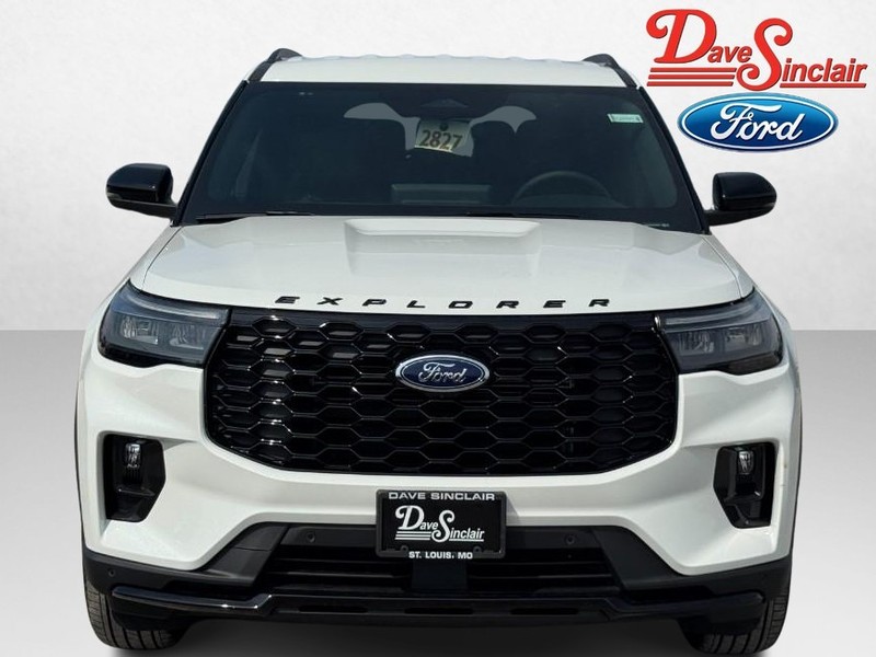 Ford Explorer Vehicle Full-screen Gallery Image 02