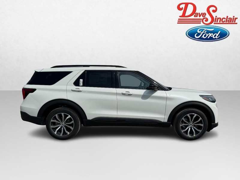 Ford Explorer Vehicle Full-screen Gallery Image 05