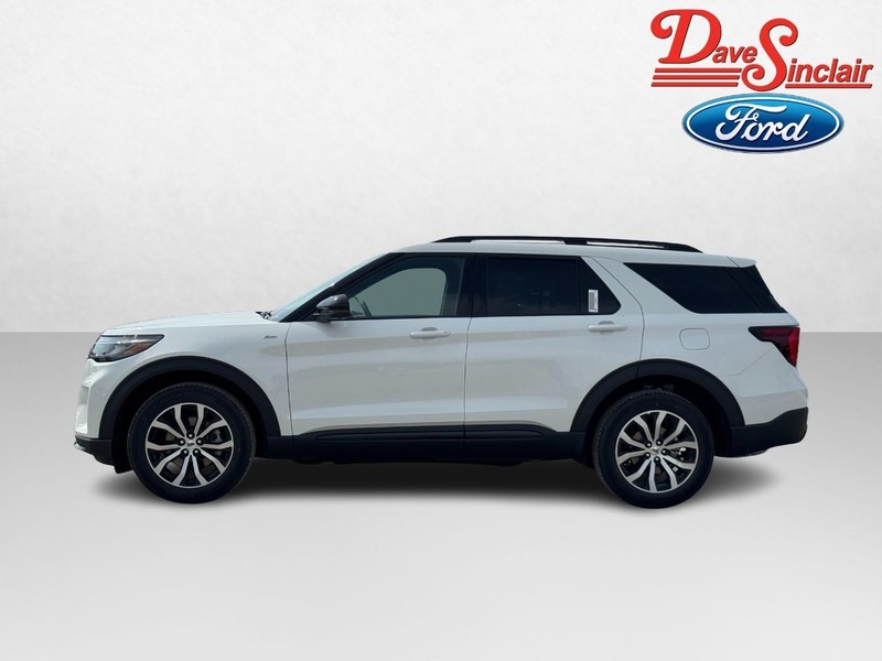 Ford Explorer Vehicle Full-screen Gallery Image 10
