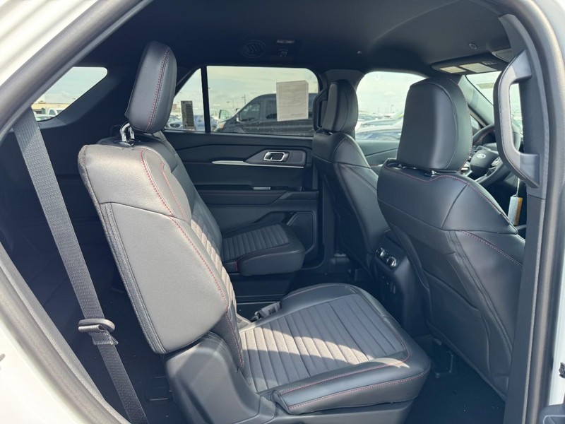 Ford Explorer Vehicle Full-screen Gallery Image 13