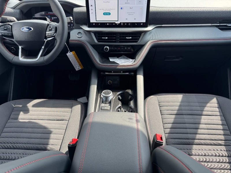 Ford Explorer Vehicle Full-screen Gallery Image 15