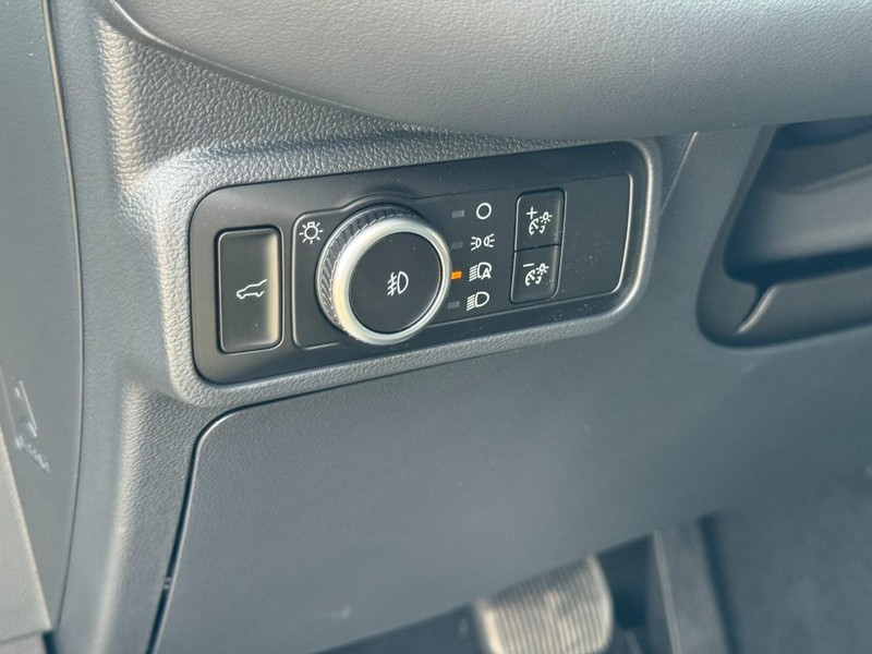 Ford Explorer Vehicle Full-screen Gallery Image 17