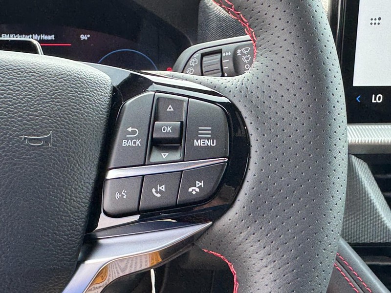 Ford Explorer Vehicle Full-screen Gallery Image 19
