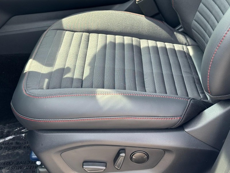 Ford Explorer Vehicle Full-screen Gallery Image 23