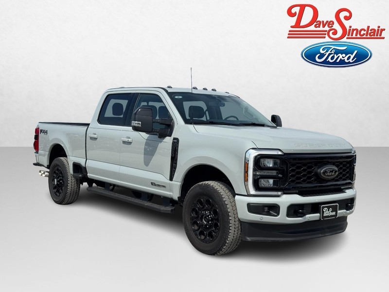 Ford Super Duty F-250 SRW Vehicle Full-screen Gallery Image 04