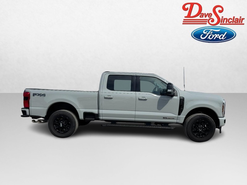 Ford Super Duty F-250 SRW Vehicle Full-screen Gallery Image 05