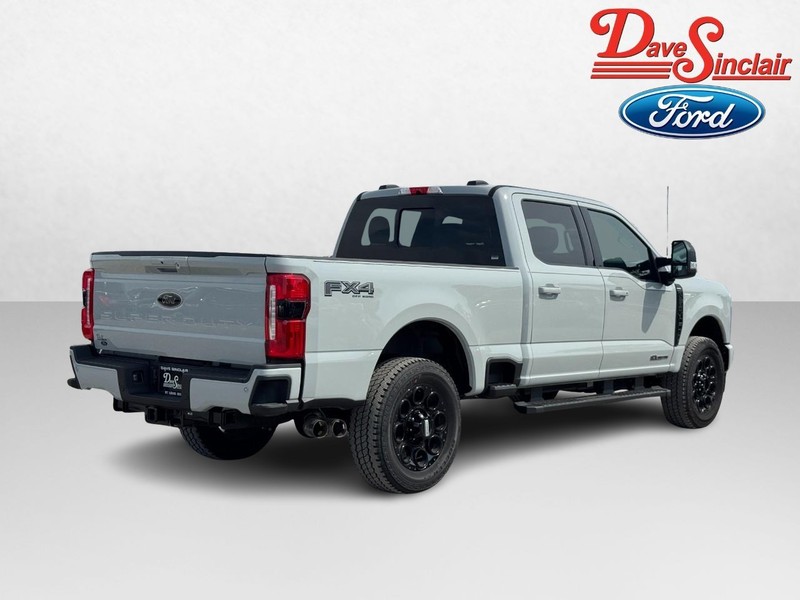 Ford Super Duty F-250 SRW Vehicle Full-screen Gallery Image 07
