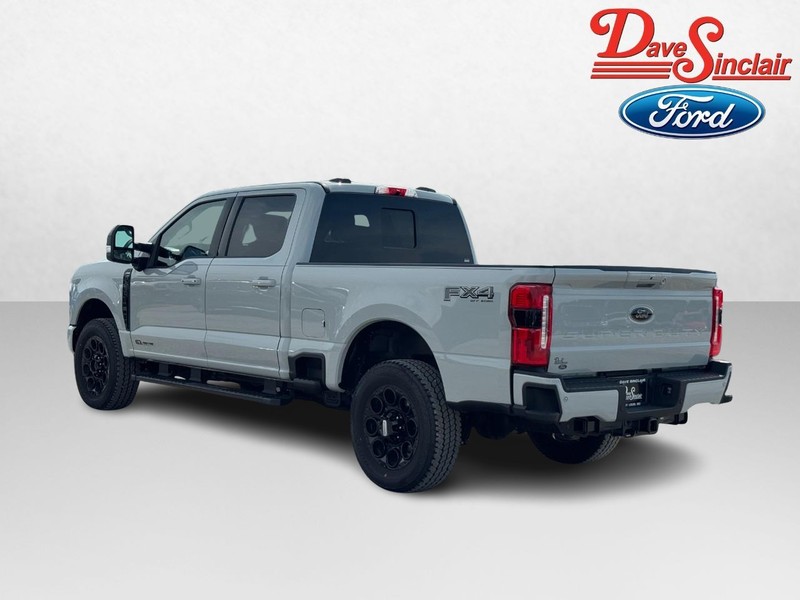 Ford Super Duty F-250 SRW Vehicle Full-screen Gallery Image 09