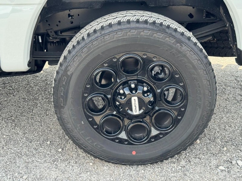 Ford Super Duty F-250 SRW Vehicle Full-screen Gallery Image 11