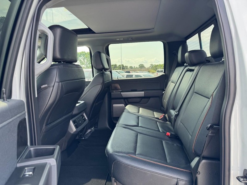 Ford Super Duty F-250 SRW Vehicle Full-screen Gallery Image 12