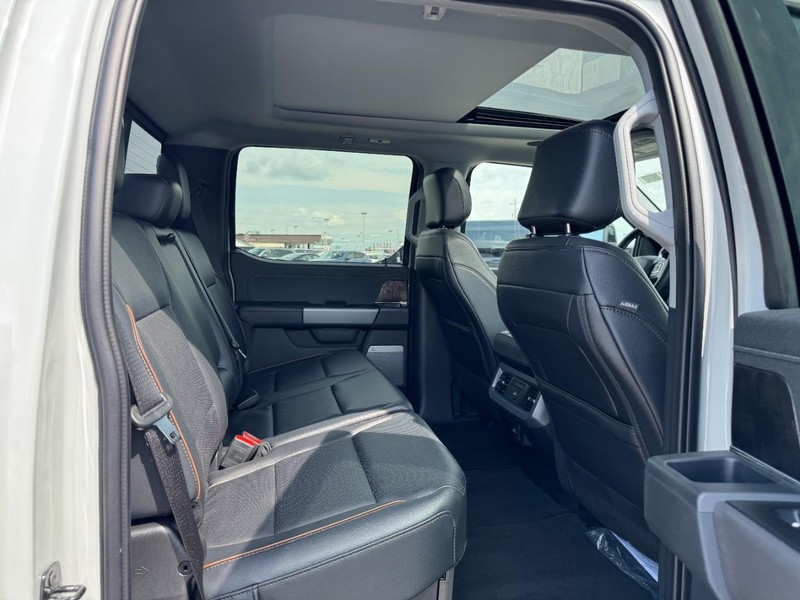 Ford Super Duty F-250 SRW Vehicle Full-screen Gallery Image 13