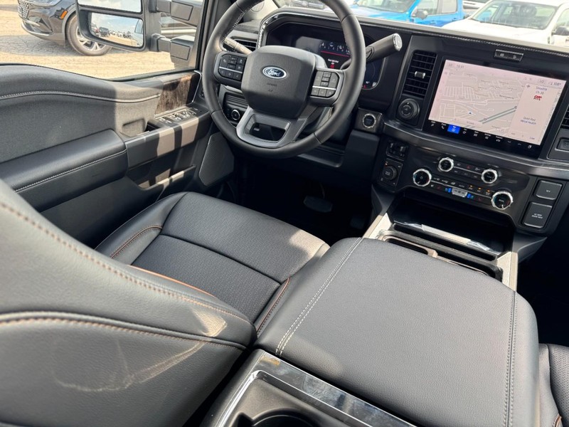 Ford Super Duty F-250 SRW Vehicle Full-screen Gallery Image 14