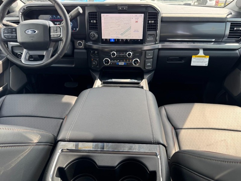 Ford Super Duty F-250 SRW Vehicle Full-screen Gallery Image 15