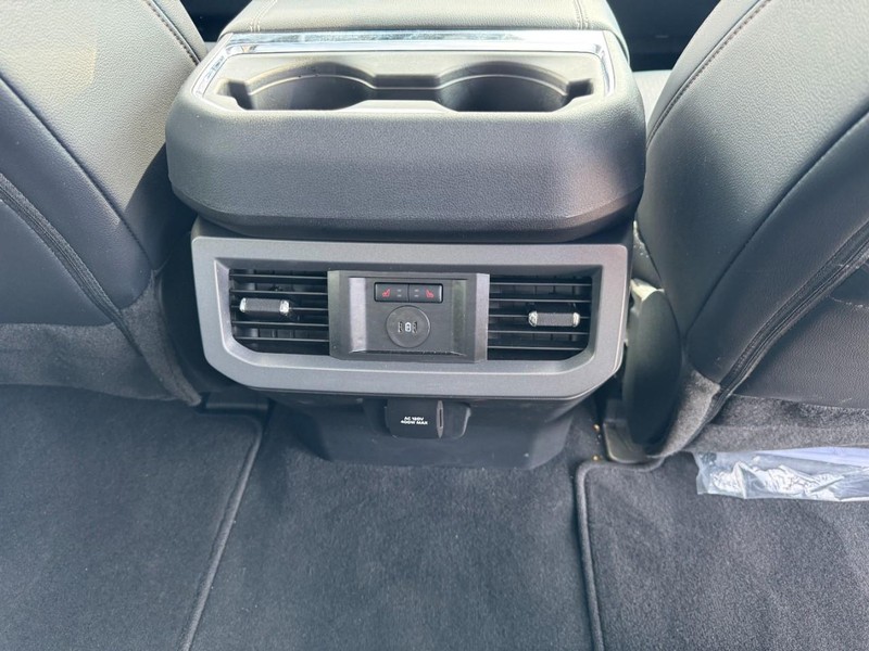 Ford Super Duty F-250 SRW Vehicle Full-screen Gallery Image 17