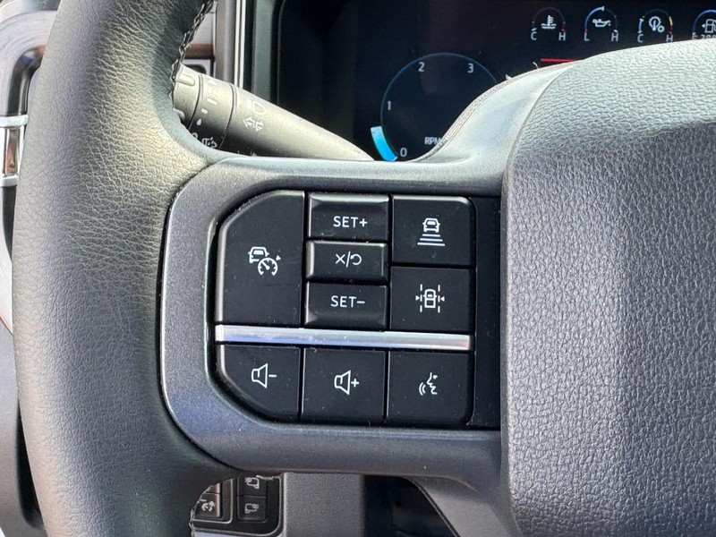 Ford Super Duty F-250 SRW Vehicle Full-screen Gallery Image 19