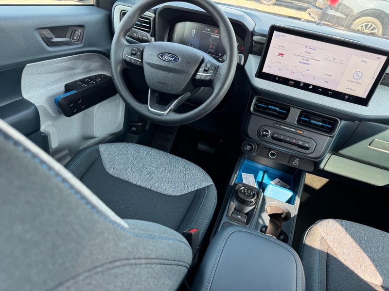 Ford Maverick Vehicle Full-screen Gallery Image 14