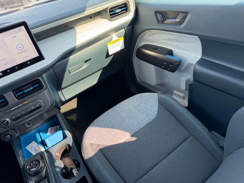 Ford Maverick Vehicle Full-screen Gallery Image 16