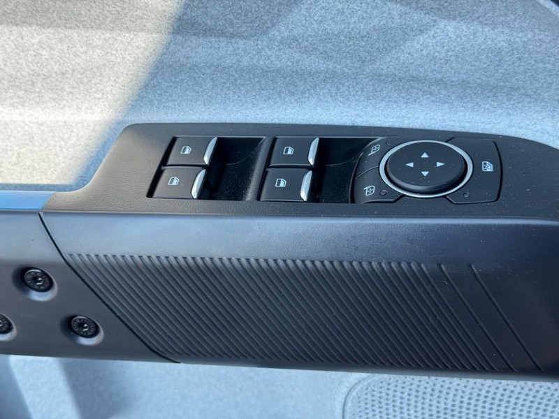 Ford Maverick Vehicle Full-screen Gallery Image 22