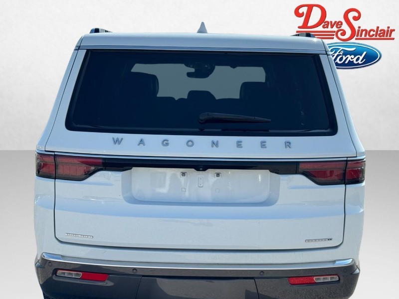 Jeep Wagoneer Vehicle Full-screen Gallery Image 08