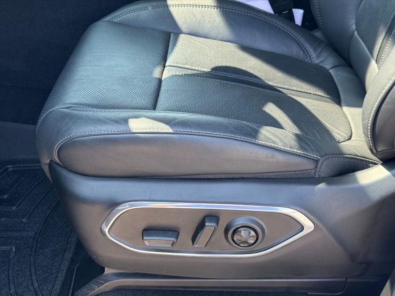 Jeep Wagoneer Vehicle Full-screen Gallery Image 26