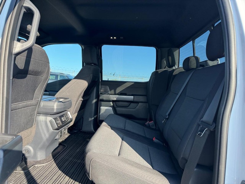Ford F-150 Vehicle Full-screen Gallery Image 12