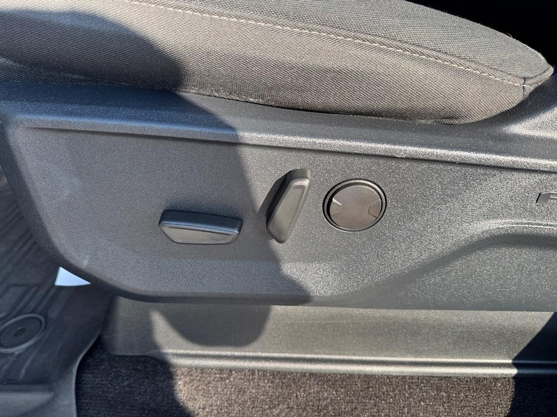 Ford F-150 Vehicle Full-screen Gallery Image 17