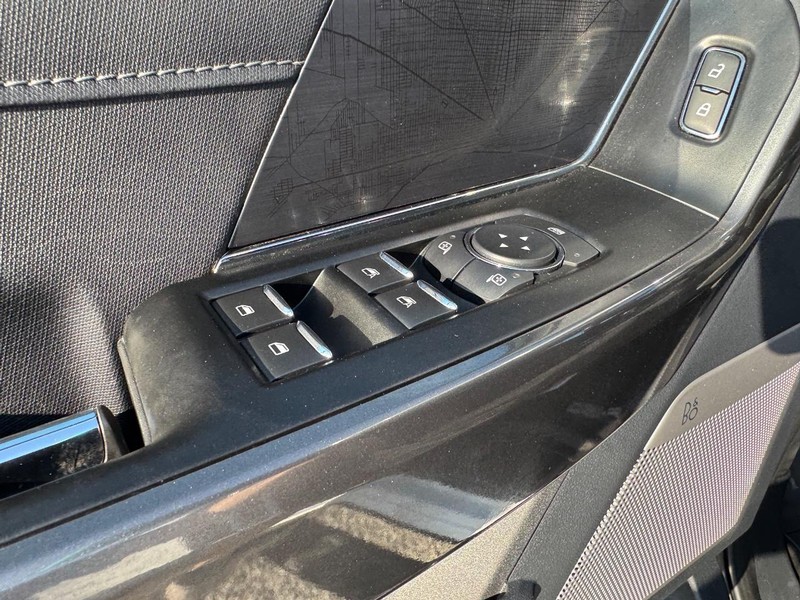 Ford F-150 Vehicle Full-screen Gallery Image 18
