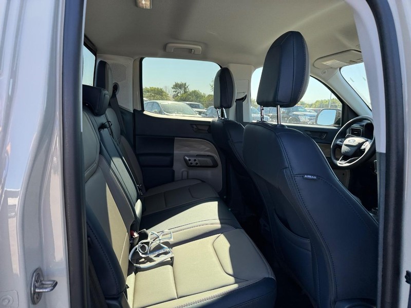 Ford Maverick Vehicle Full-screen Gallery Image 13