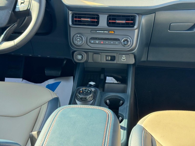 Ford Maverick Vehicle Full-screen Gallery Image 17