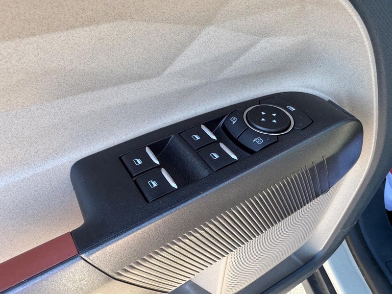 Ford Maverick Vehicle Full-screen Gallery Image 19