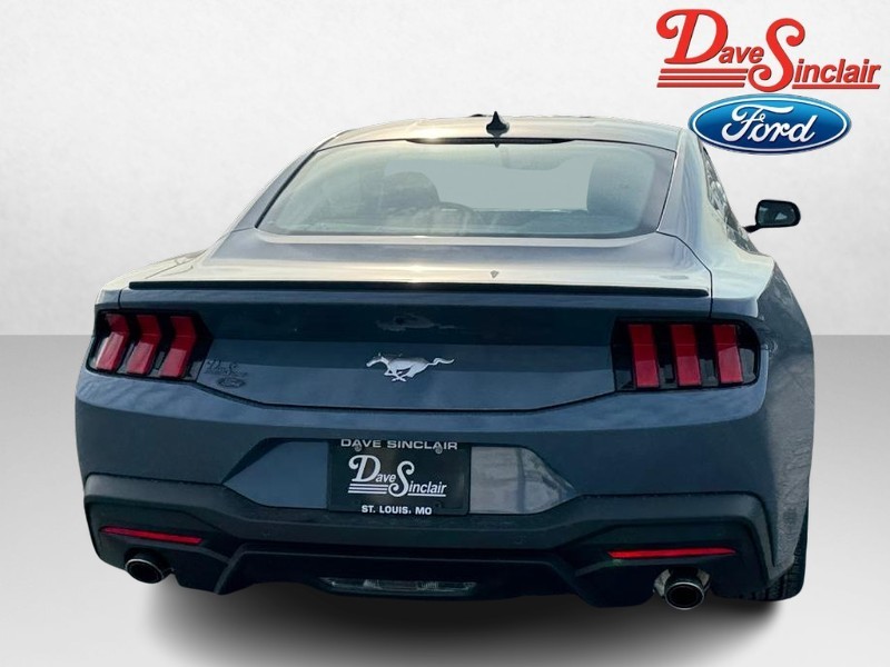 Ford Mustang Vehicle Full-screen Gallery Image 08
