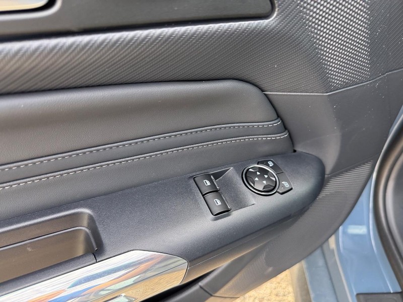 Ford Mustang Vehicle Full-screen Gallery Image 15