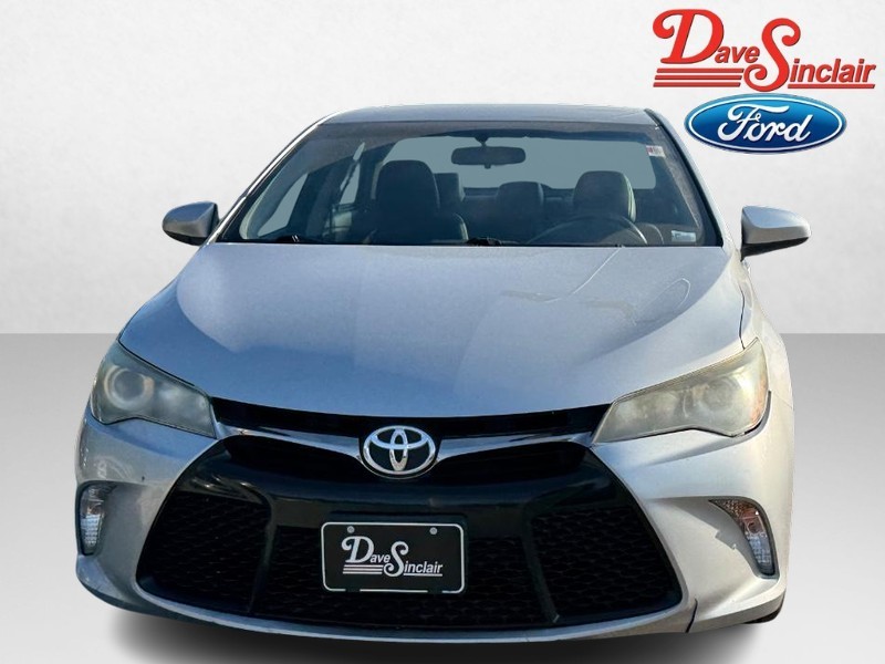Toyota Camry Vehicle Full-screen Gallery Image 02